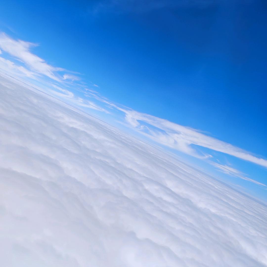 蔚蓝天空