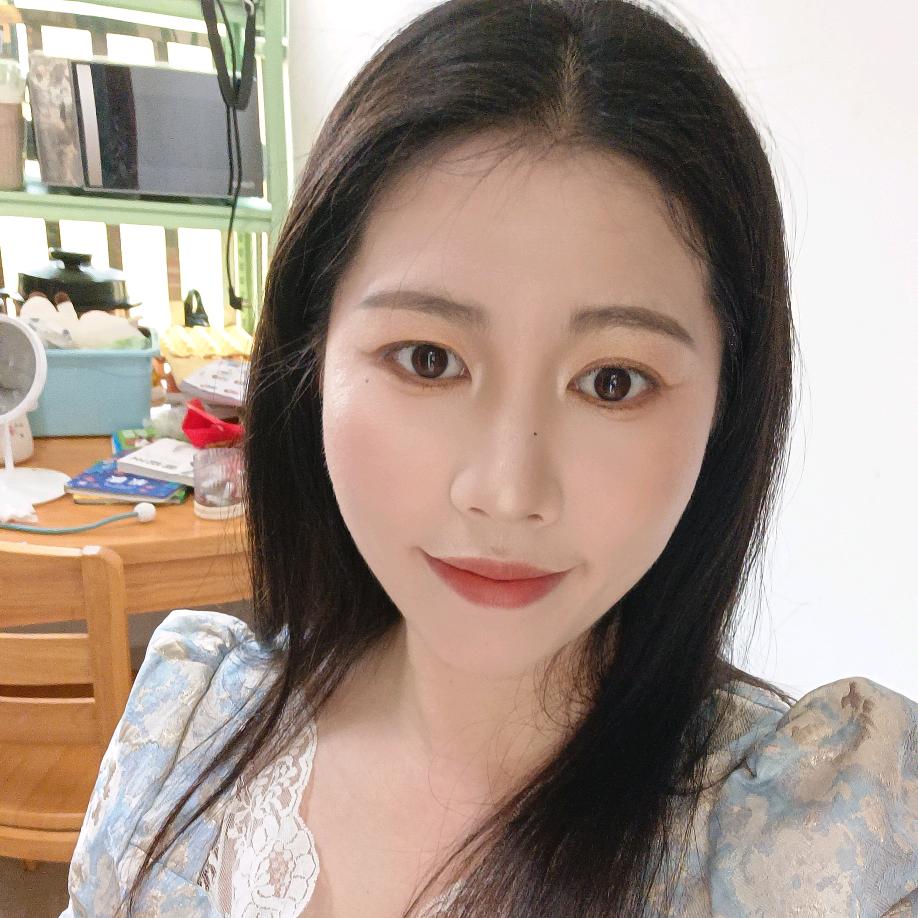 红红(苦练化妆技术）