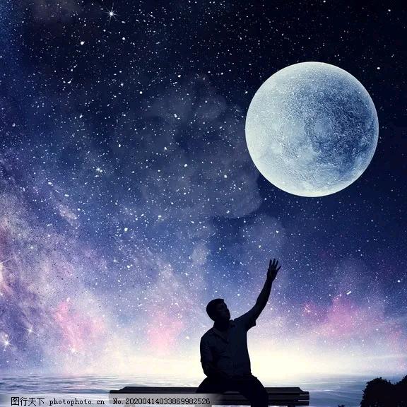 世间有两个我，一个逐星河，一个看烟火。