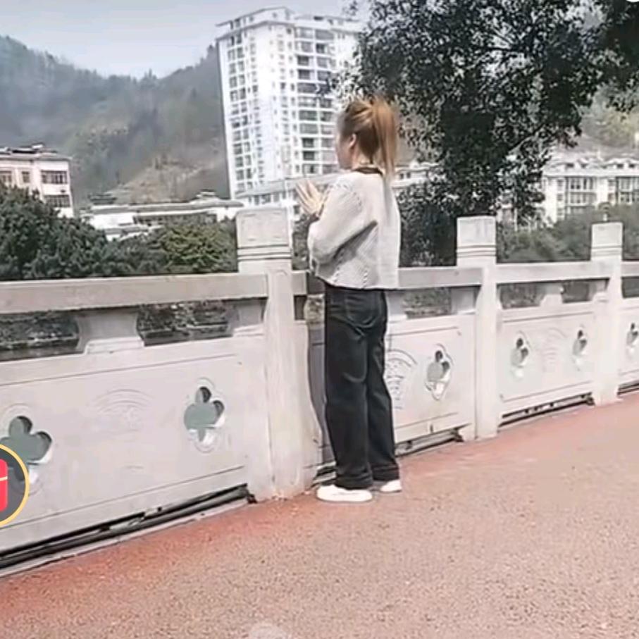 メ苚嶶笑掩饰伤蕜🐍