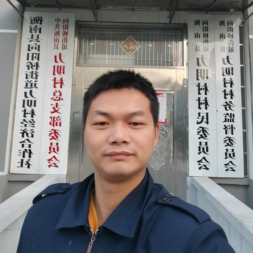 廖田镇刮胶彭师傅