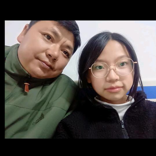 李晨昕是个小屁孩