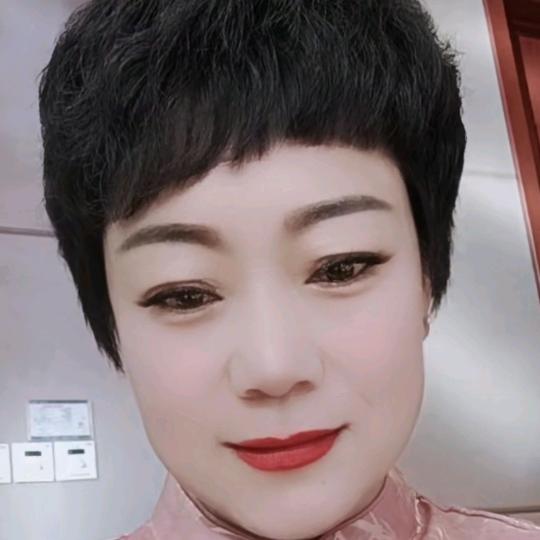 茉莉花秧歌舞头饰制作间