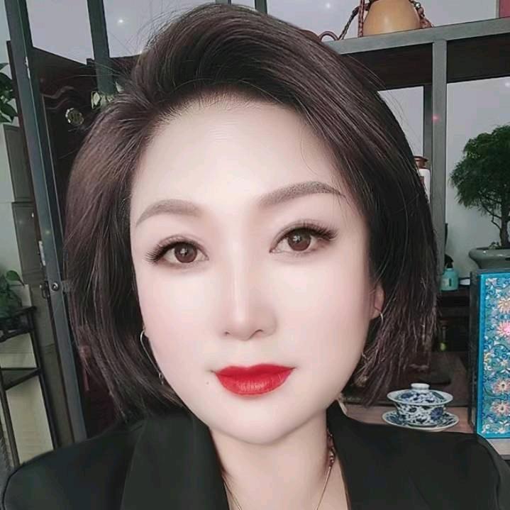 小晔姐（素美倩智能调肤，打造素颜灯泡💡