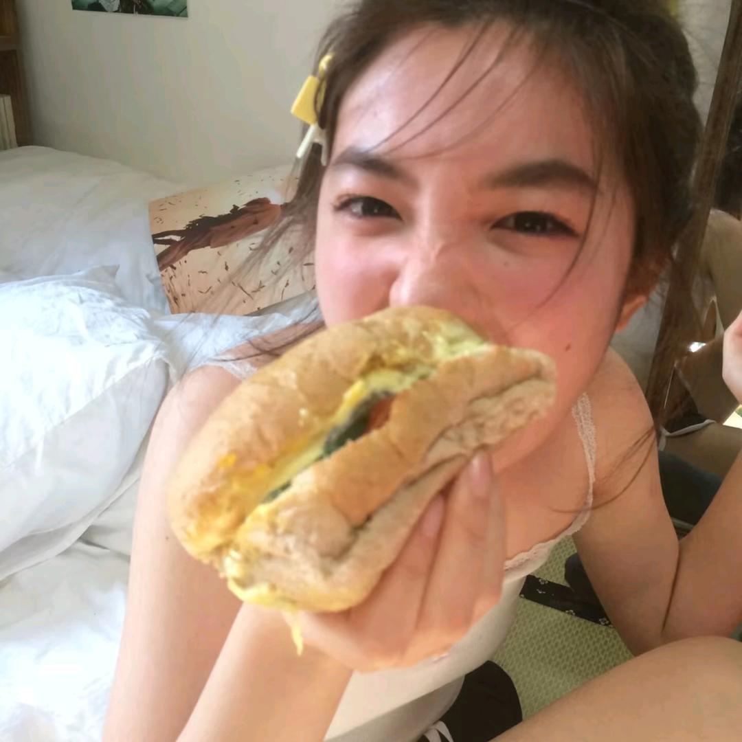 农村香肠腊肉排骨饭