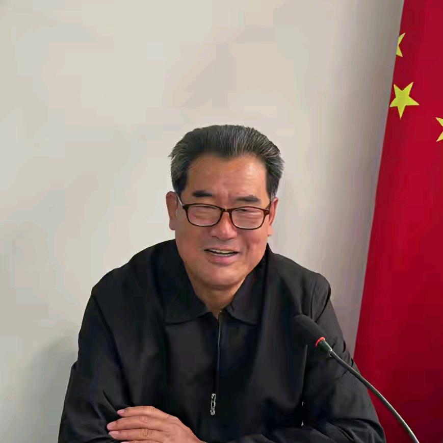 骑三轮车的村干部