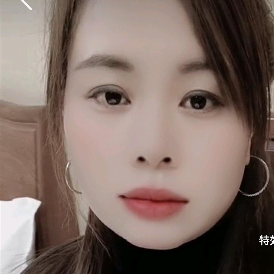 含着眼泪微笑🥰