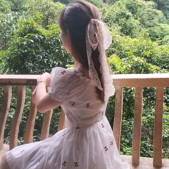 蜻蜓点水