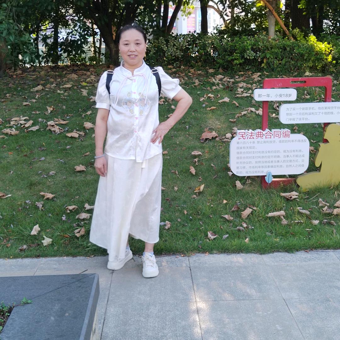 李香芬