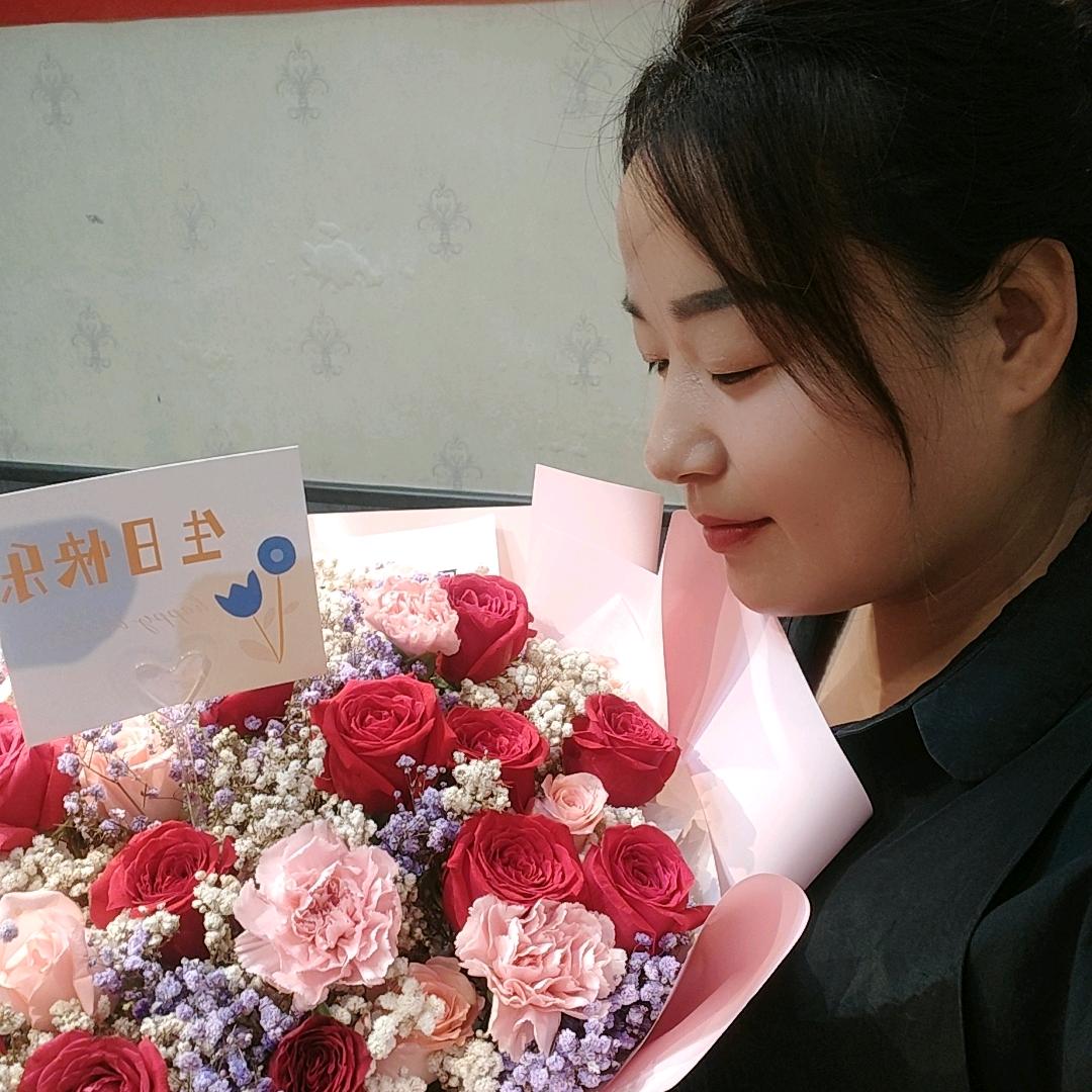 🐱贪睡的小懒猫🐱♥