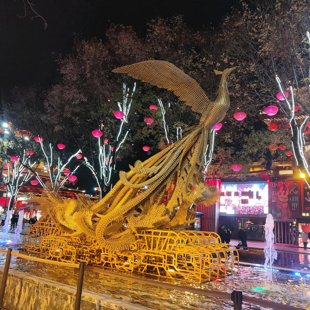 大闫舞台下收落果翠翠