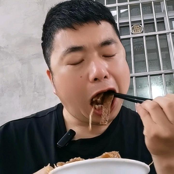 六哥吃商洛