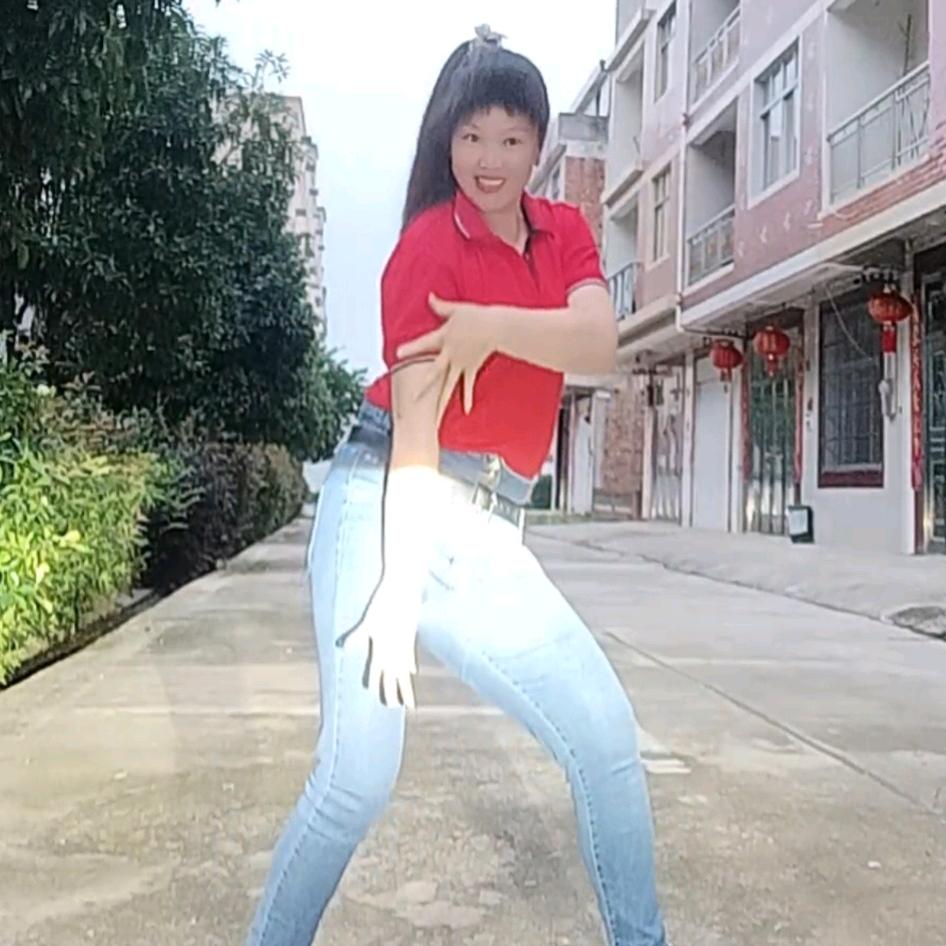 嫣儿爱跳舞《日常用品厨窗》