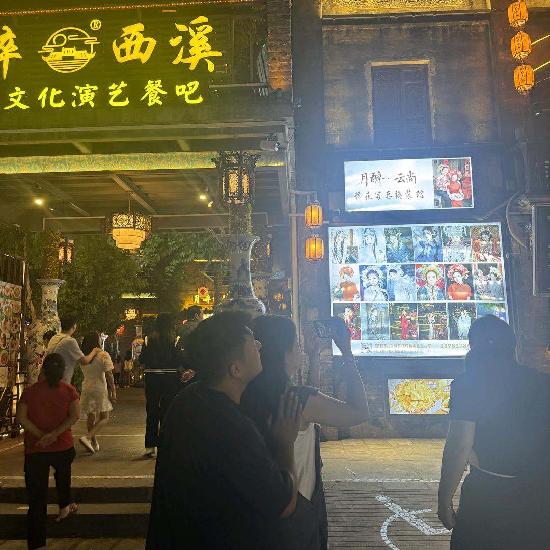 7 0 2 3。