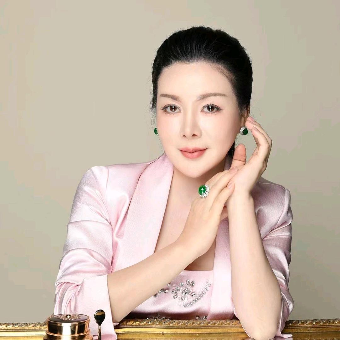 万般微颜创始人Helen姐楠健圣