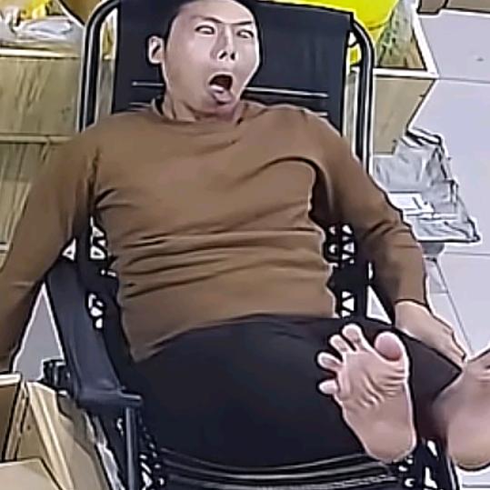 小伊٩( 'ω' )و 🐬