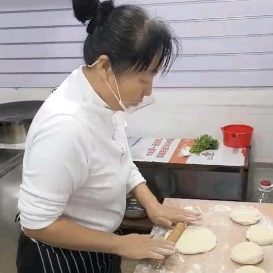 丽君葱肉饼。百色市中山广场