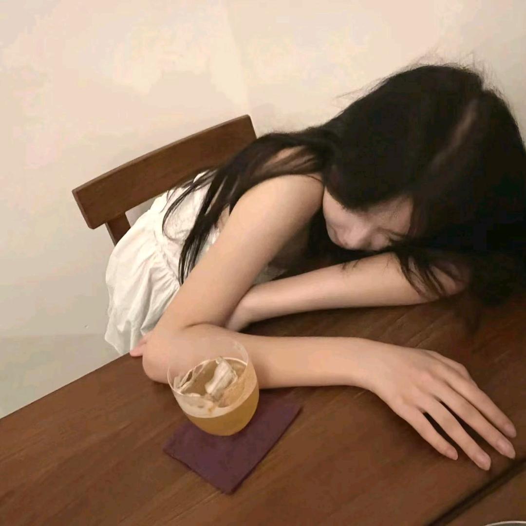 丶: