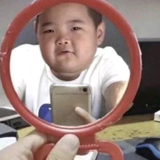 一朵风中摇曳的水仙花