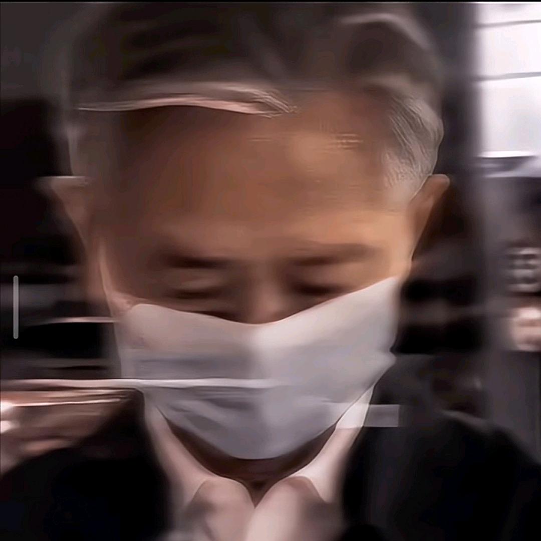 树荫下的山斌