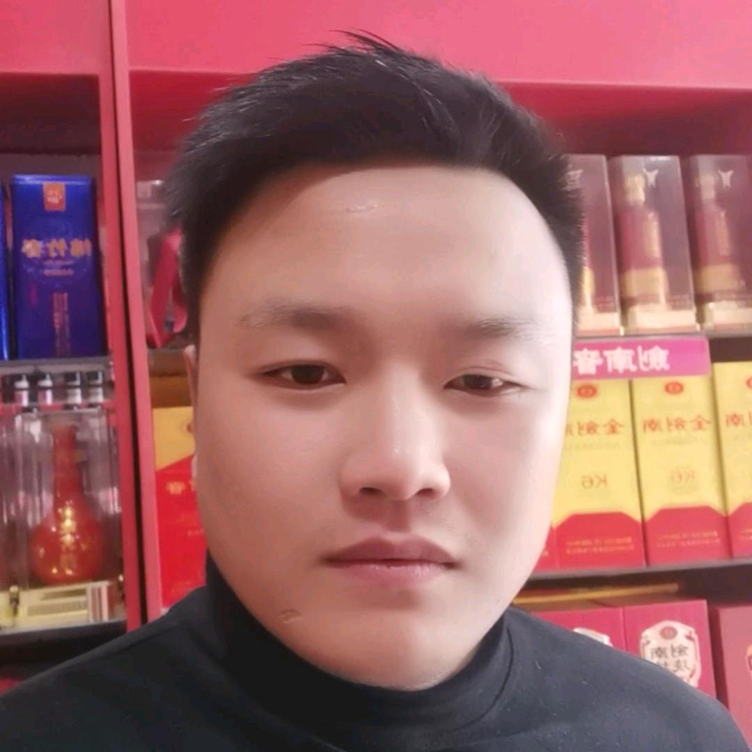 做烟酒的小伙