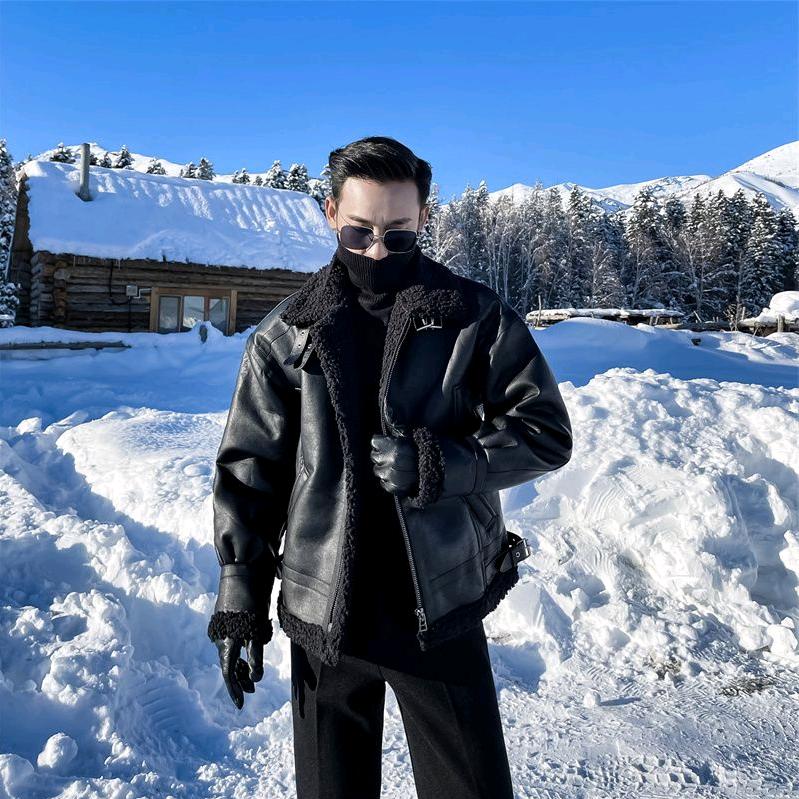 努尔江