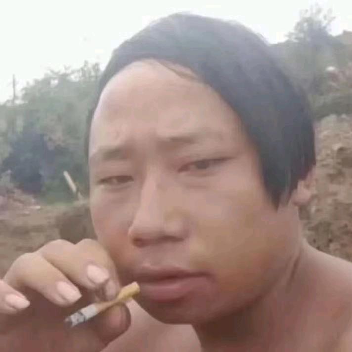 素衣清颜淡若尘