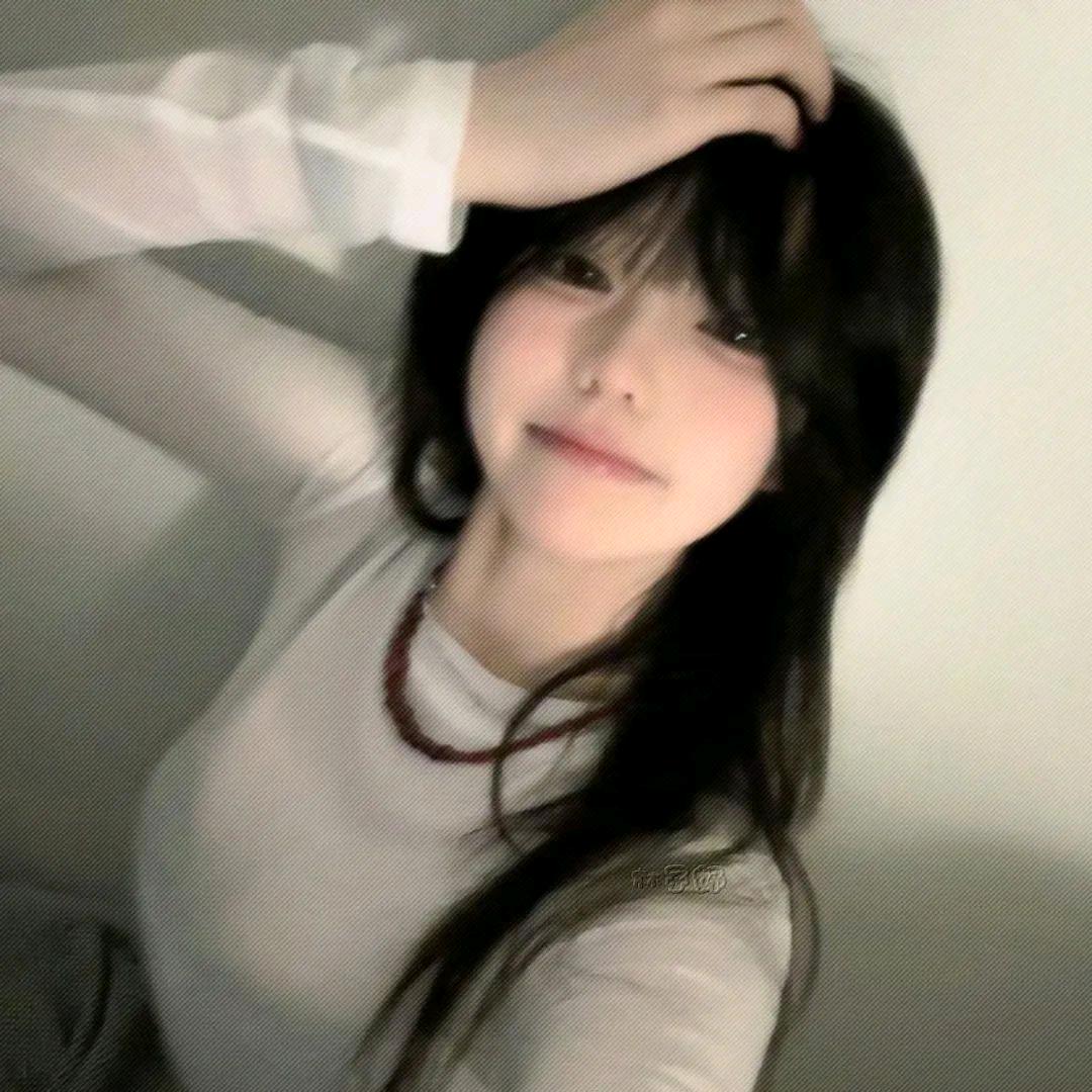 青