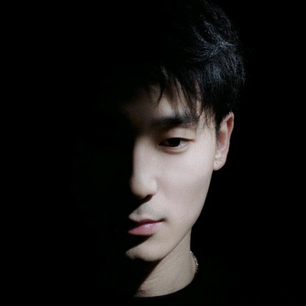 張三《亿何装饰》