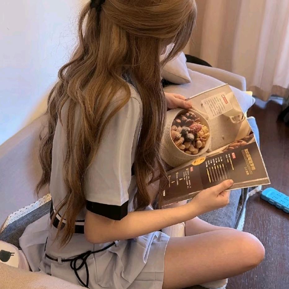 芽芽好困