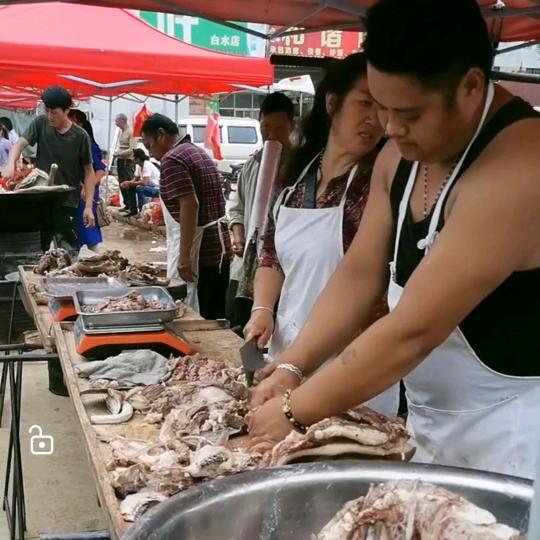 山衣豪爽哥羊肉汤锅米线生意兴隆财源广进