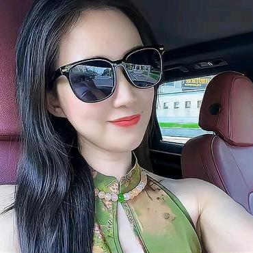 黑鹰在做水果摆摊