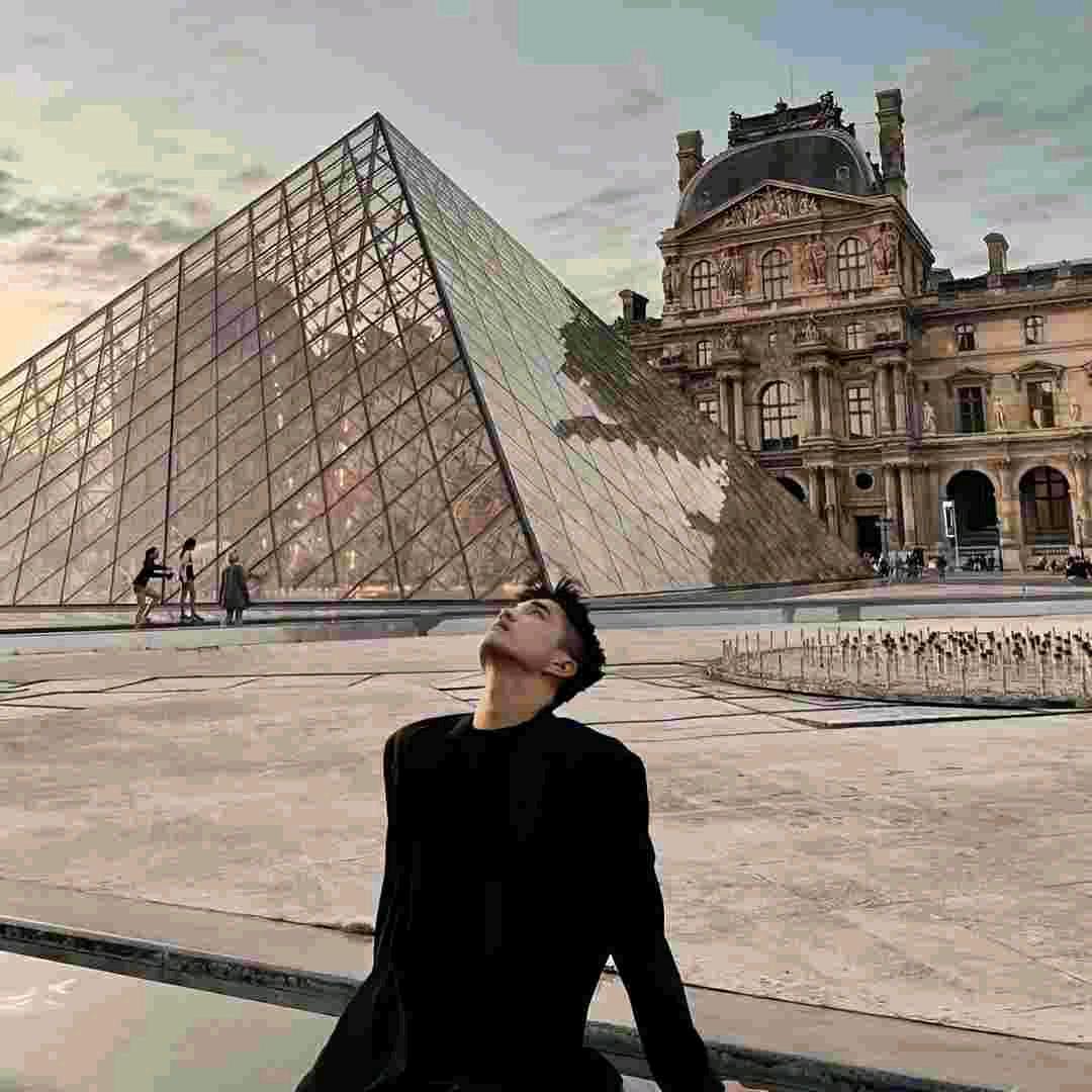 屋顶上的拾荒人