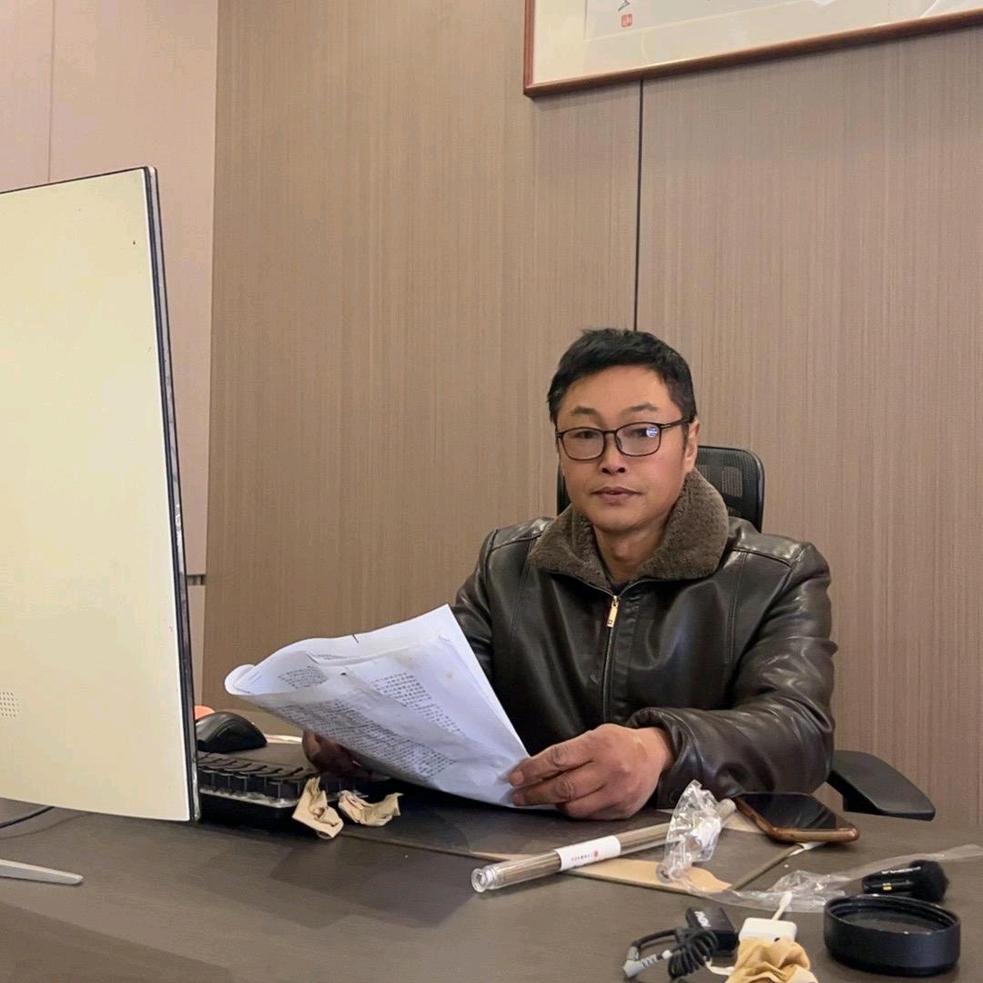 65岁吴厂长手工蕲艾条