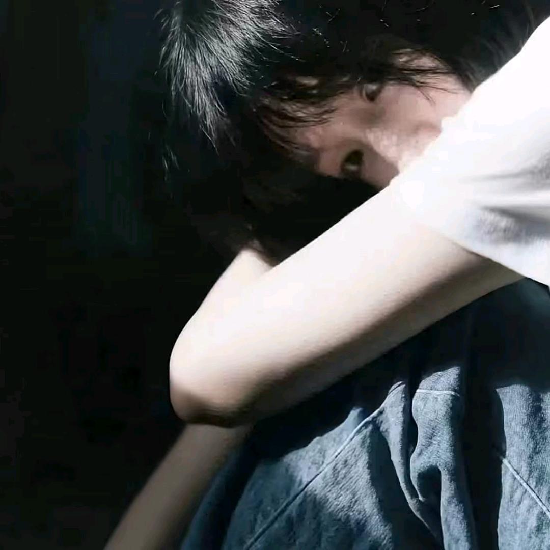 886