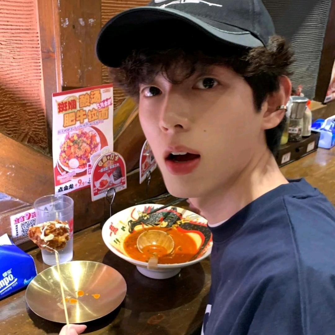 吕钦扬.（恩师刘导）