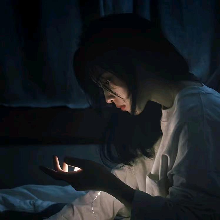梦白追剧。