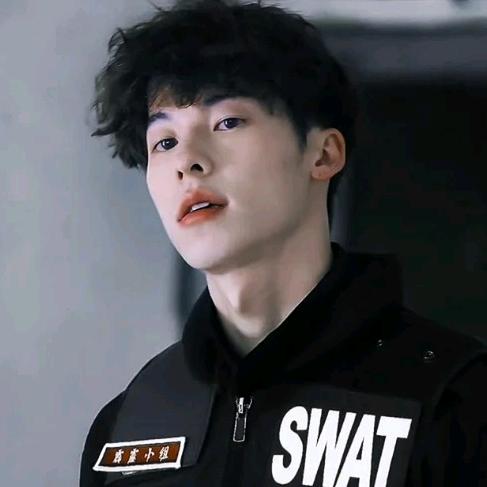 大白不白*٩(๑´∀`๑)ง*