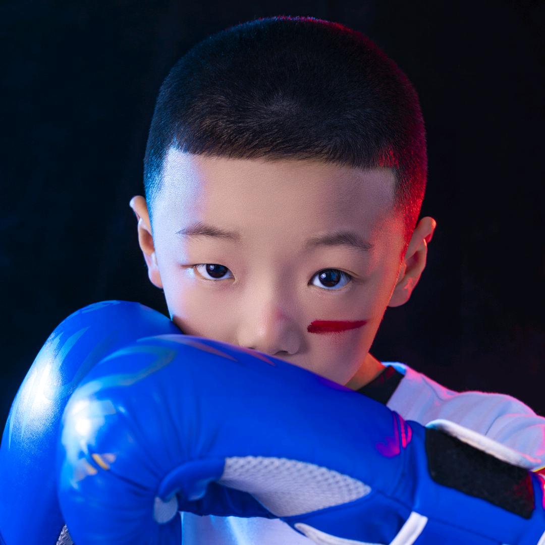 小孩哥玩游戏