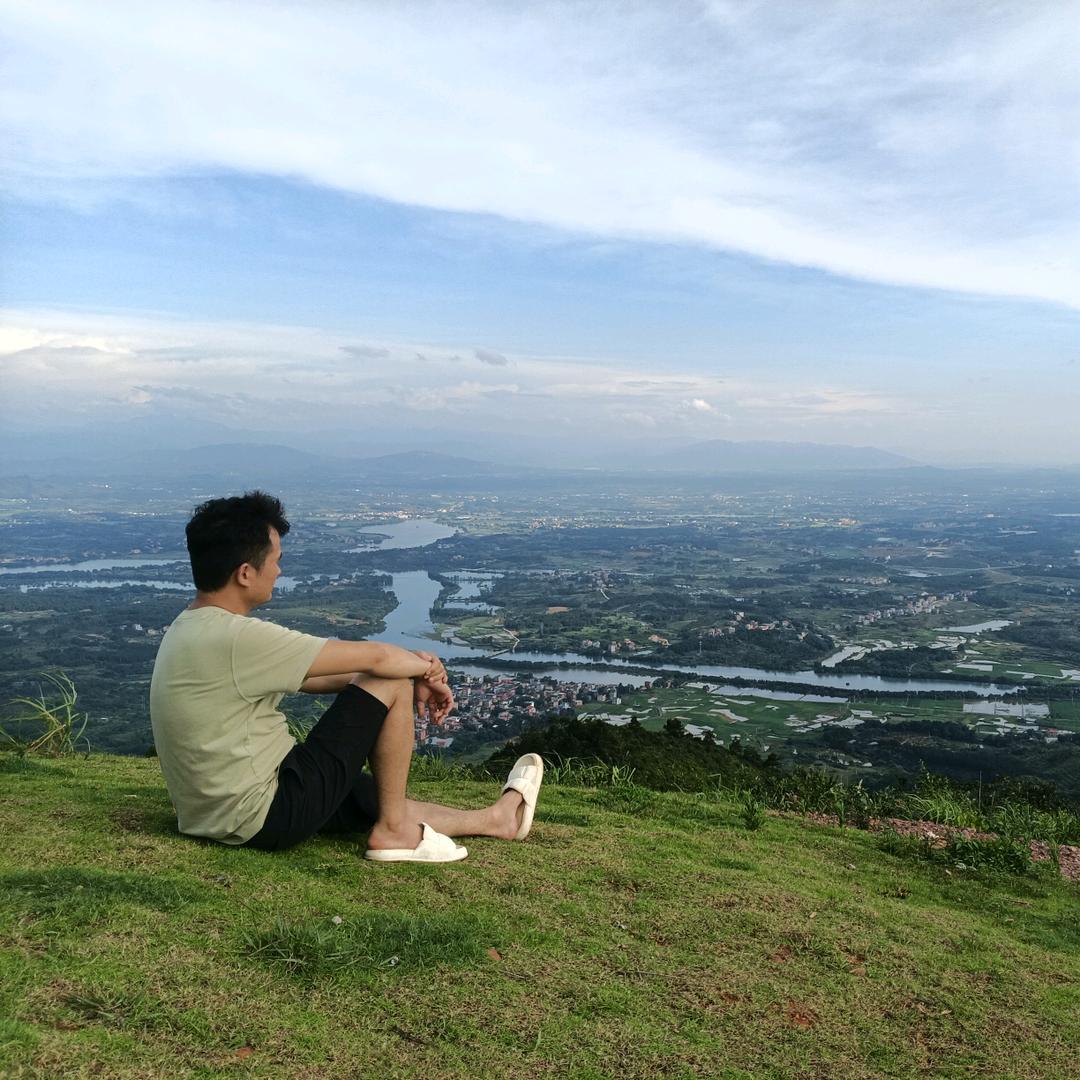 小小    何