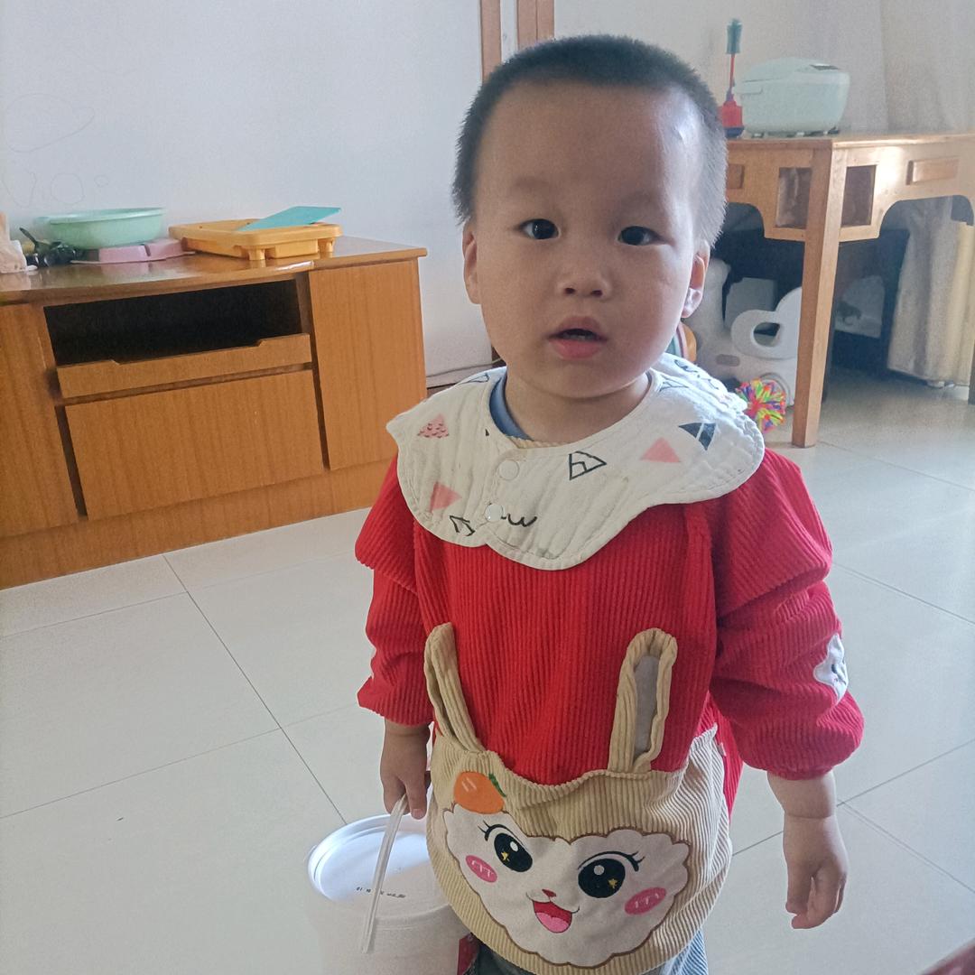 張 慕 岩