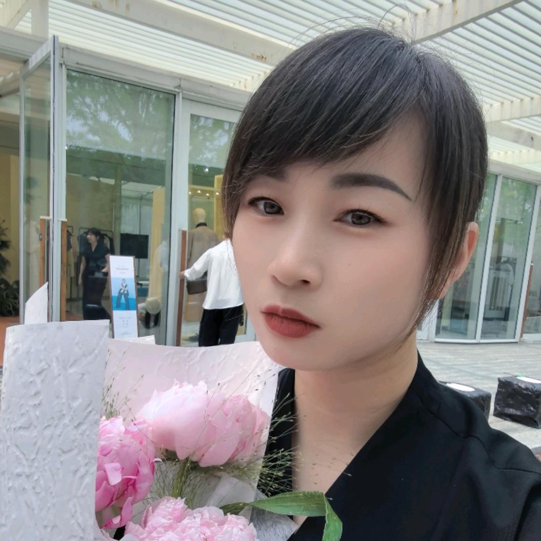 逆光飞翔