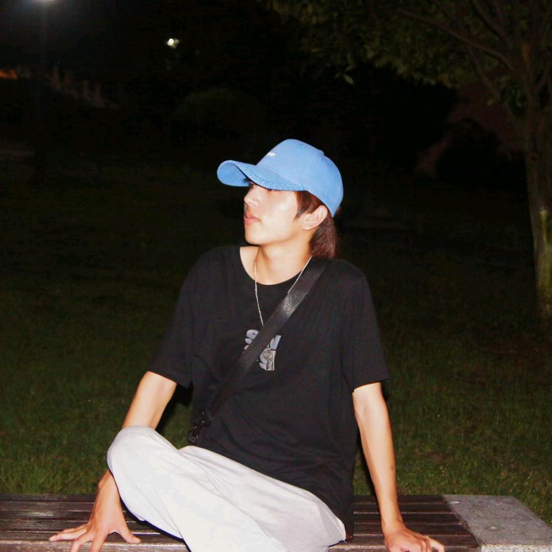嘿酷乐队木吉他手—小辉