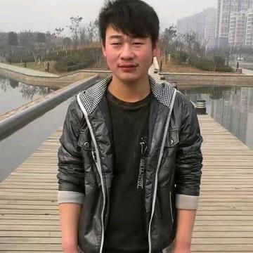 开着宝马踢足球