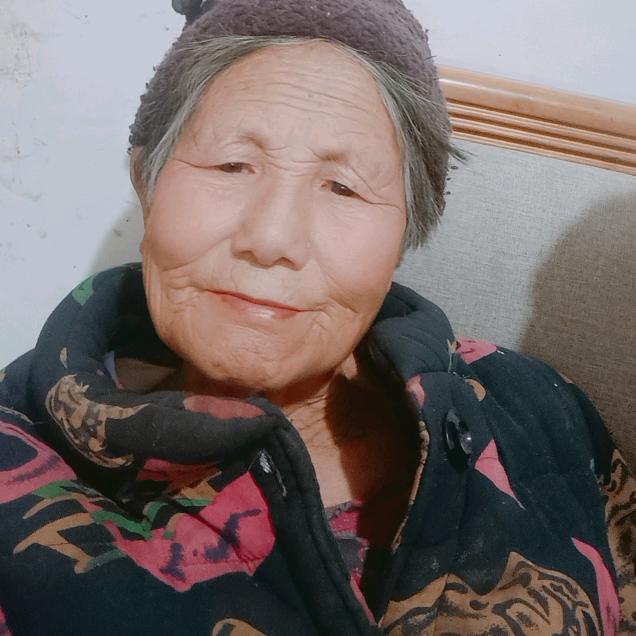 安启菊（小号）每天中午12点开播