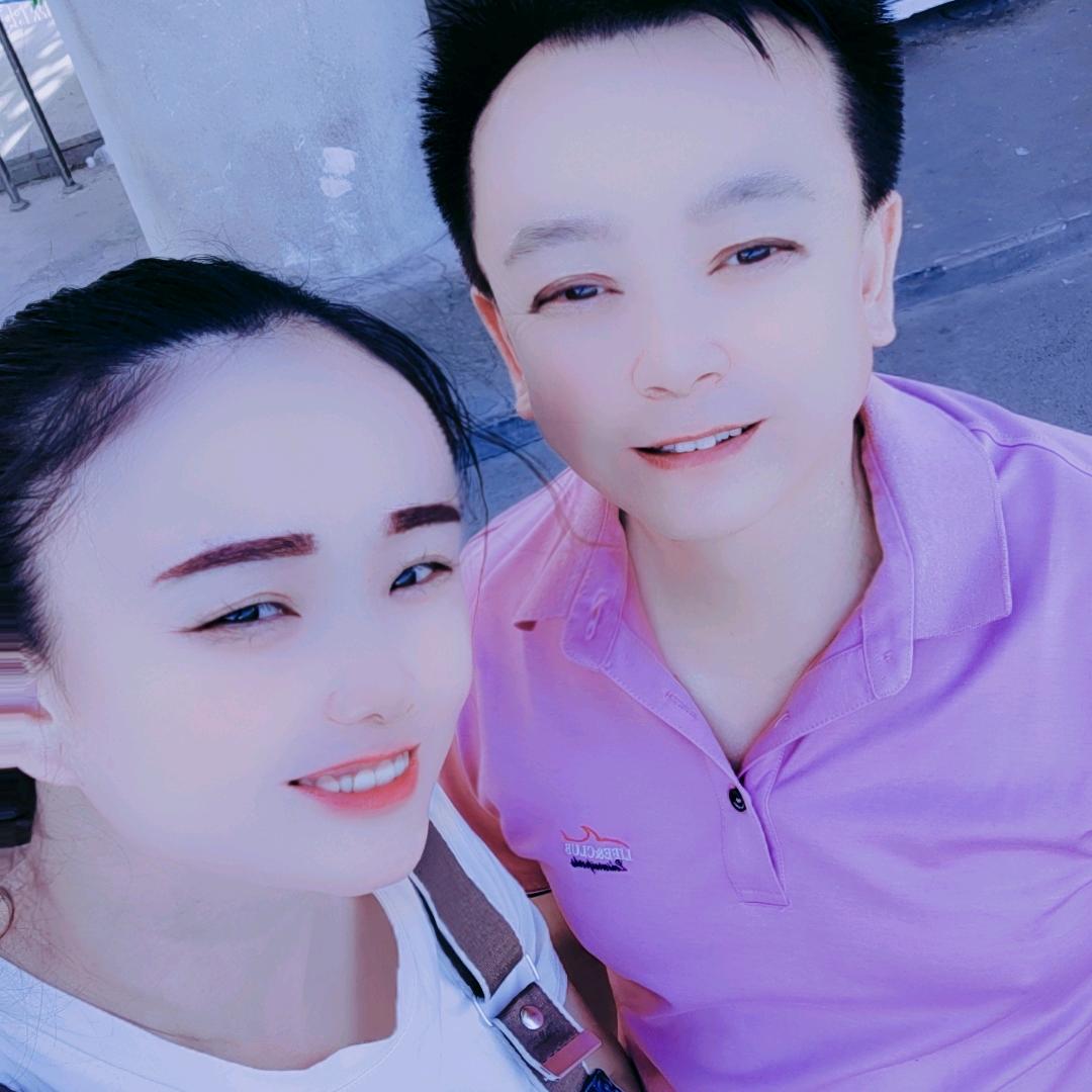 向幸福的阳光女人