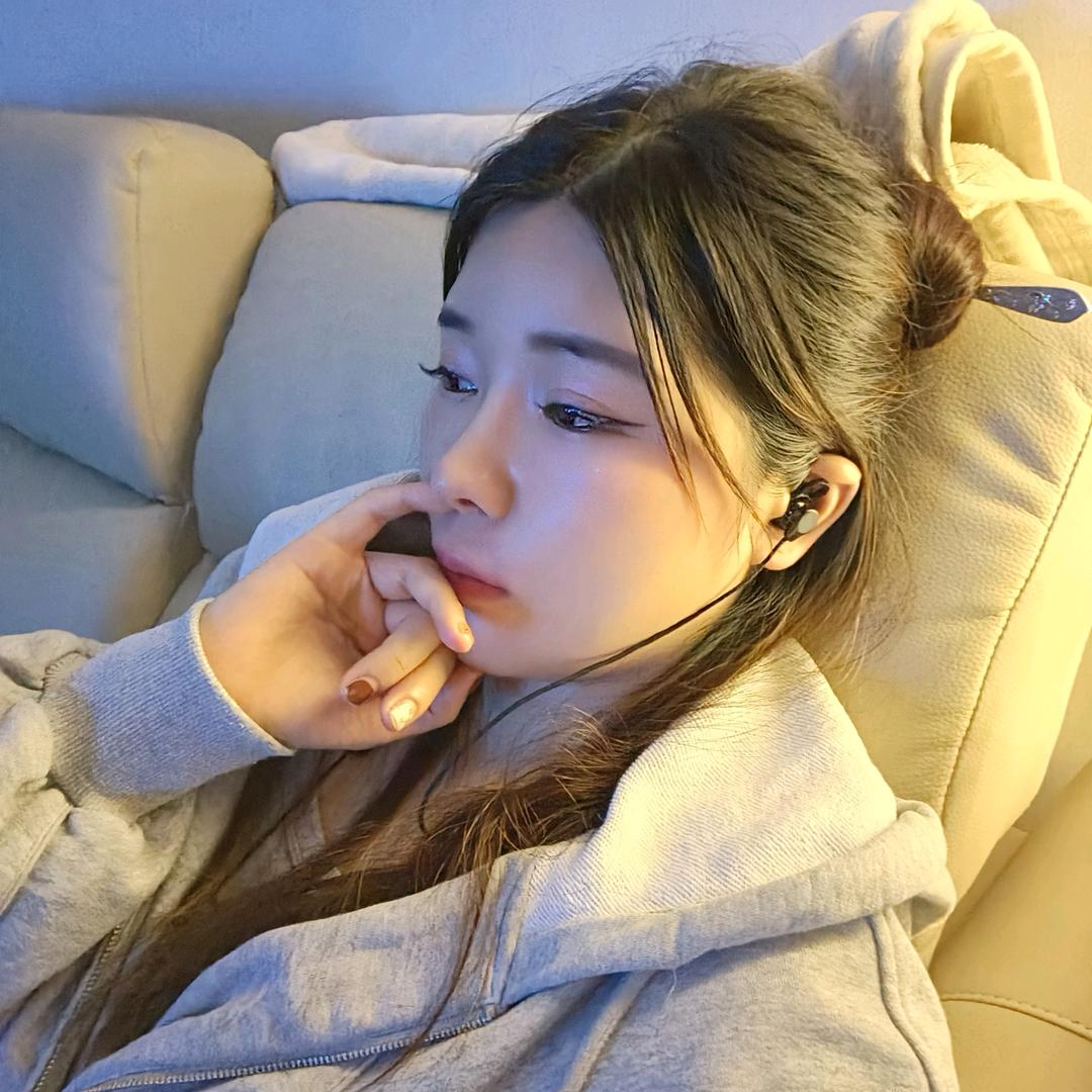 郑怼怼搭舌头