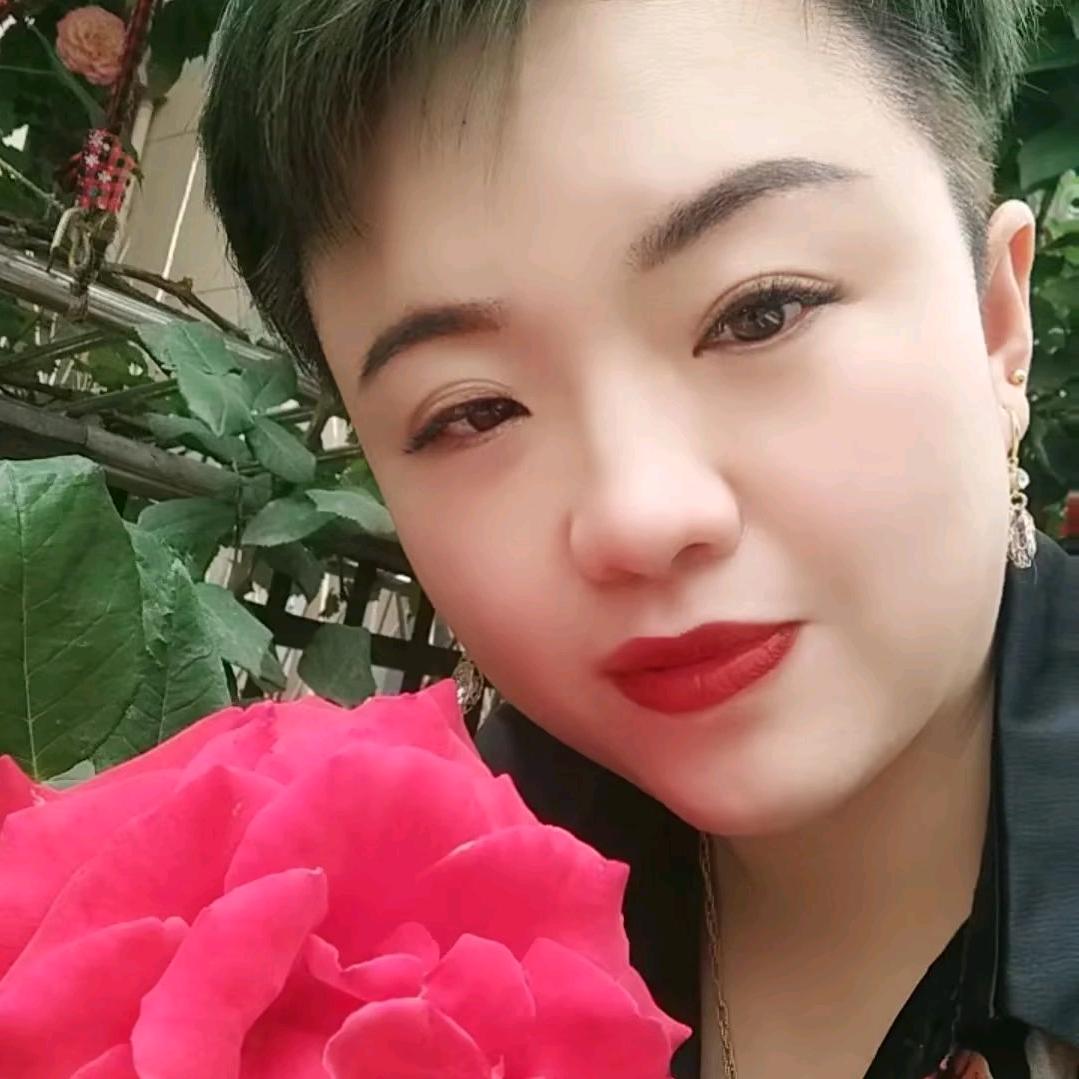 🍎瑞铧 烤肠姐