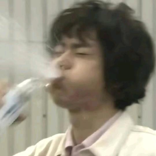 搁浅了一地