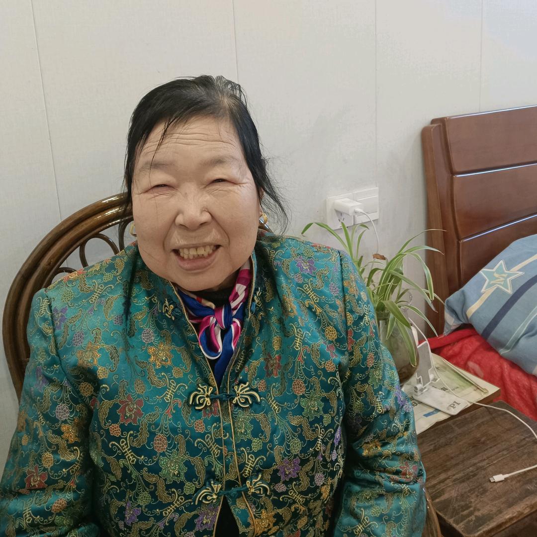黄建英
